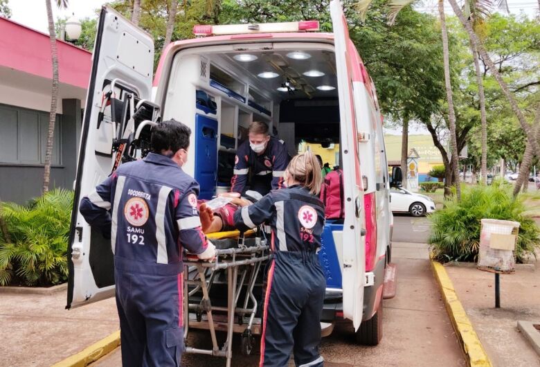 Adolescente e mulher são esfaqueados em aldeia de Dourados em suposta vingança