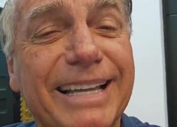 Vídeo: na reta final, Bolsonaro pede votos para Adriane em meio a polêmica com ‘revoltados’ 