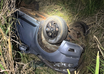 Caminhonete capota na MS-276 e adolescente fica ferido; motorista foge sem prestar socorro