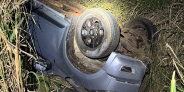 Caminhonete capota na MS-276 e adolescente fica ferido; motorista foge sem prestar socorro