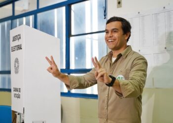 Acompanhado de Riedel, Beto se diz otimista e convicto que estará no segundo turno 