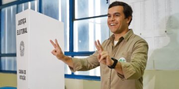 Acompanhado de Riedel, Beto se diz otimista e convicto que estará no segundo turno 