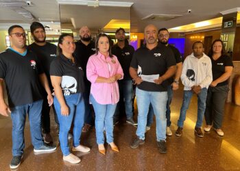 Adriane assina carta de compromisso com motoristas de aplicativo em Campo Grande