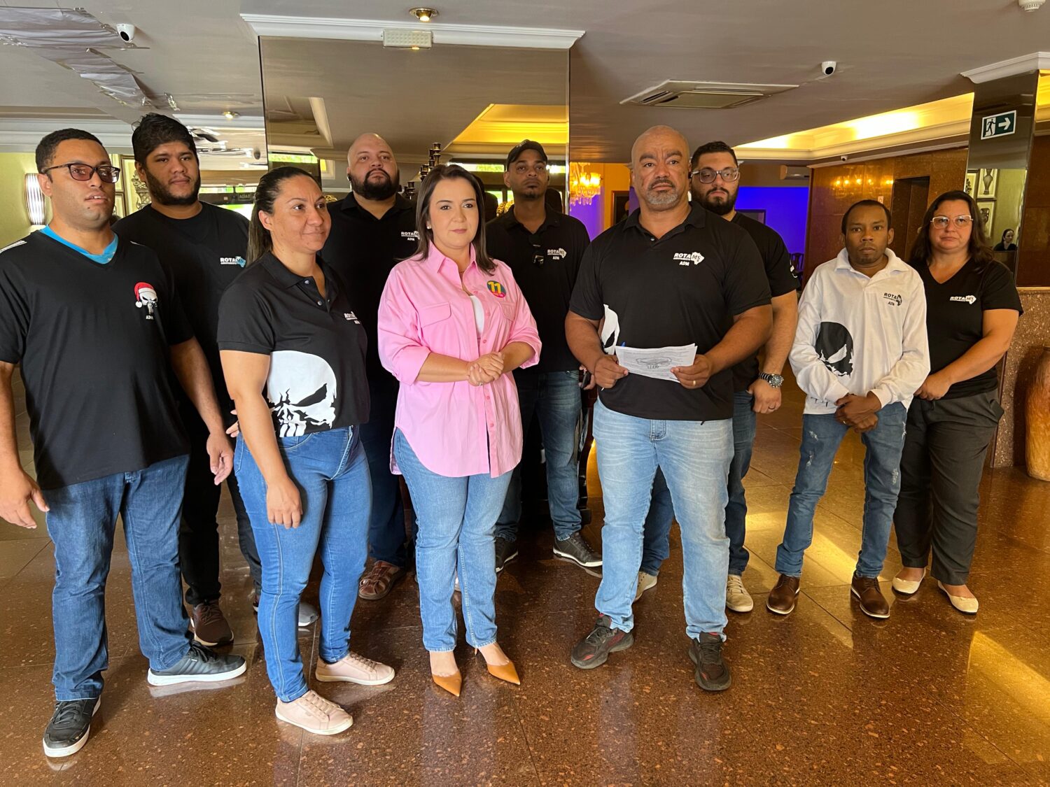 Adriane assina carta de compromisso com motoristas de aplicativo em Campo Grande