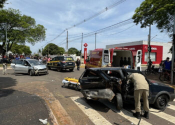 Perseguição policial termina com 2 feridos após acidente em carro com 200 kg de maconha em MS