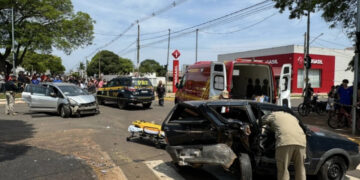 Perseguição policial termina com 2 feridos após acidente em carro com 200 kg de maconha em MS
