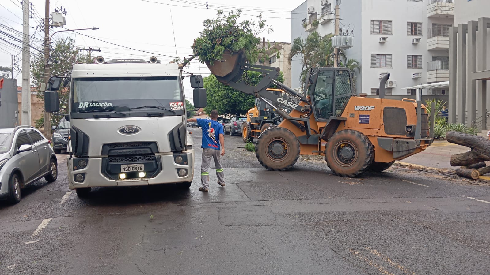 Prefeitura de Campo Grande mobiliza equipes para atendimento rápido após forte tempestade