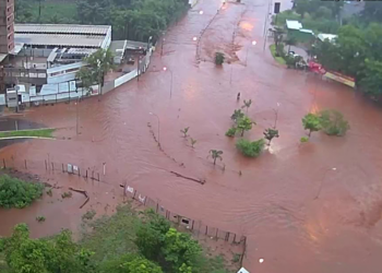 Após tempestade, Rose Modesto afirma que vai investir em drenagem e barragens de contenção contra enchentes