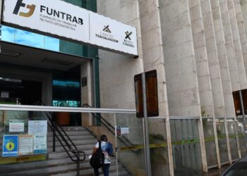 Funtrab oferece vaga para pintor automotivo com salário de R$ 4 mil em Campo Grande Funtrab oferece vaga para pintor automotivo com salário de R$ 4 mil em Campo Grande
