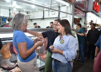 Em visita ao Mercadão, Adriane Lopes fala de projetos para impulsionar economia e turismo