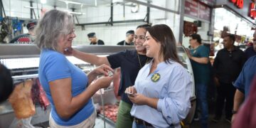 Em visita ao Mercadão, Adriane Lopes fala de projetos para impulsionar economia e turismo
