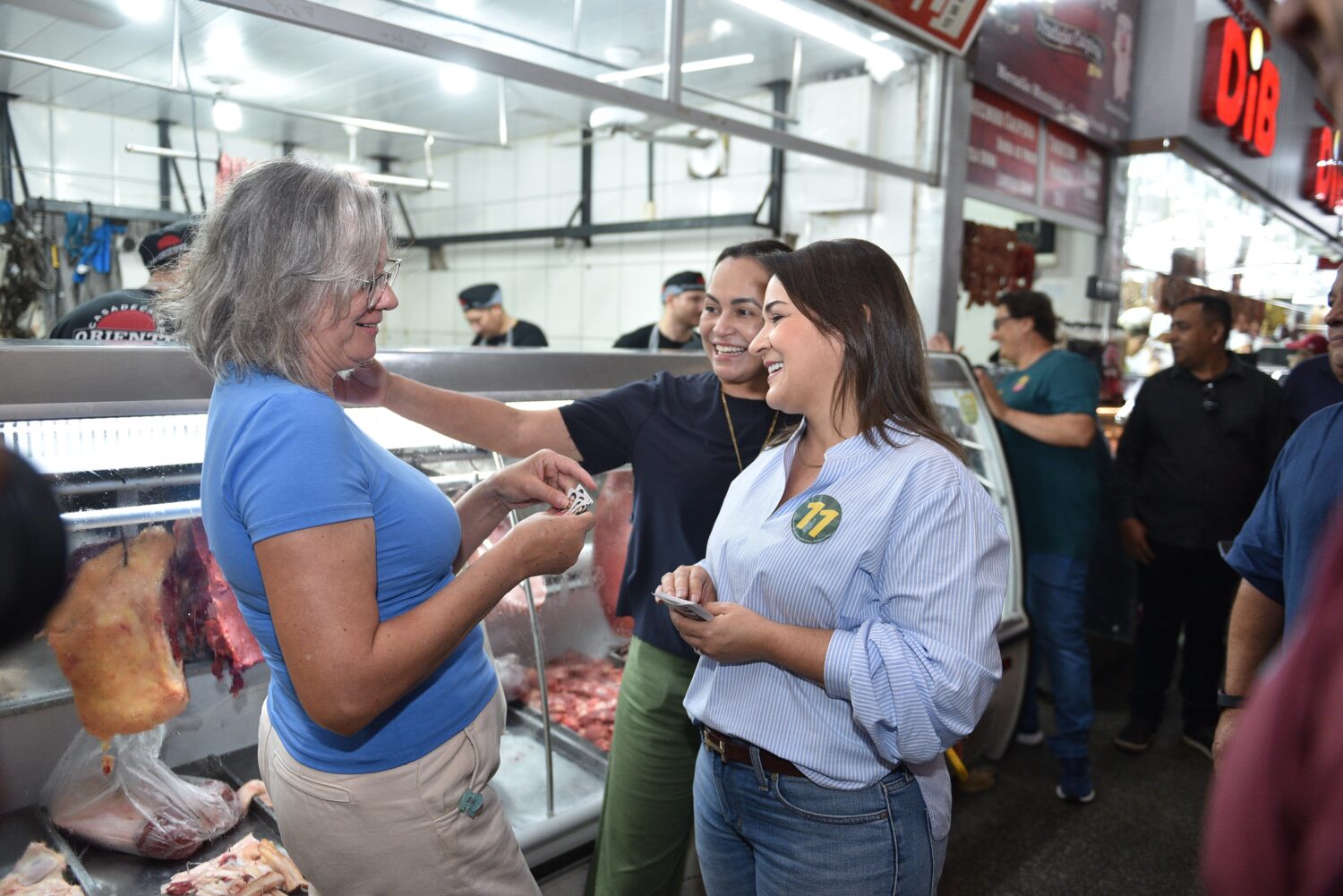 Em visita ao Mercadão, Adriane Lopes fala de projetos para impulsionar economia e turismo