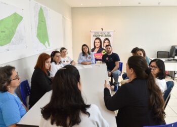 Em reunião com membros do PRO D TEA, Adriane firma termo de compromisso de políticas públicas para autistas 