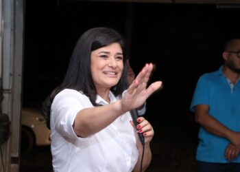 Põe casaco, tira de novo: em nova decisão, Rose agora pode divulgar vídeo