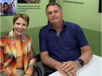 Vídeo: Jair Bolsonaro anuncia apoio à reeleição de Adriane Lopes no 2º turno, mais animado que no apoio a Beto Pereira