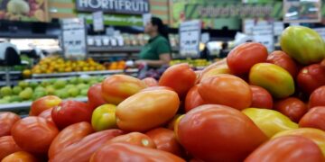 Tomate rasteiro lidera variação de preços em levantamento do Procon/MS