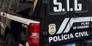 Motociclista paraguaio é indiciado após atropelar mulher em faixa de pedestres e fugir