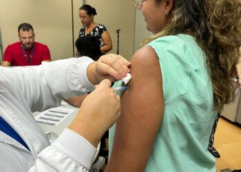 Aumento de casos de Covid-19 reforça a importância de manter a vacinação em dia