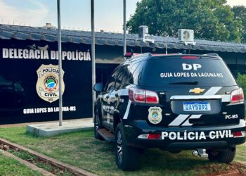 Polícia Civil apreende motocicleta de R$ 42 mil e prende dois homens por tráfico em Guia Lopes da Laguna