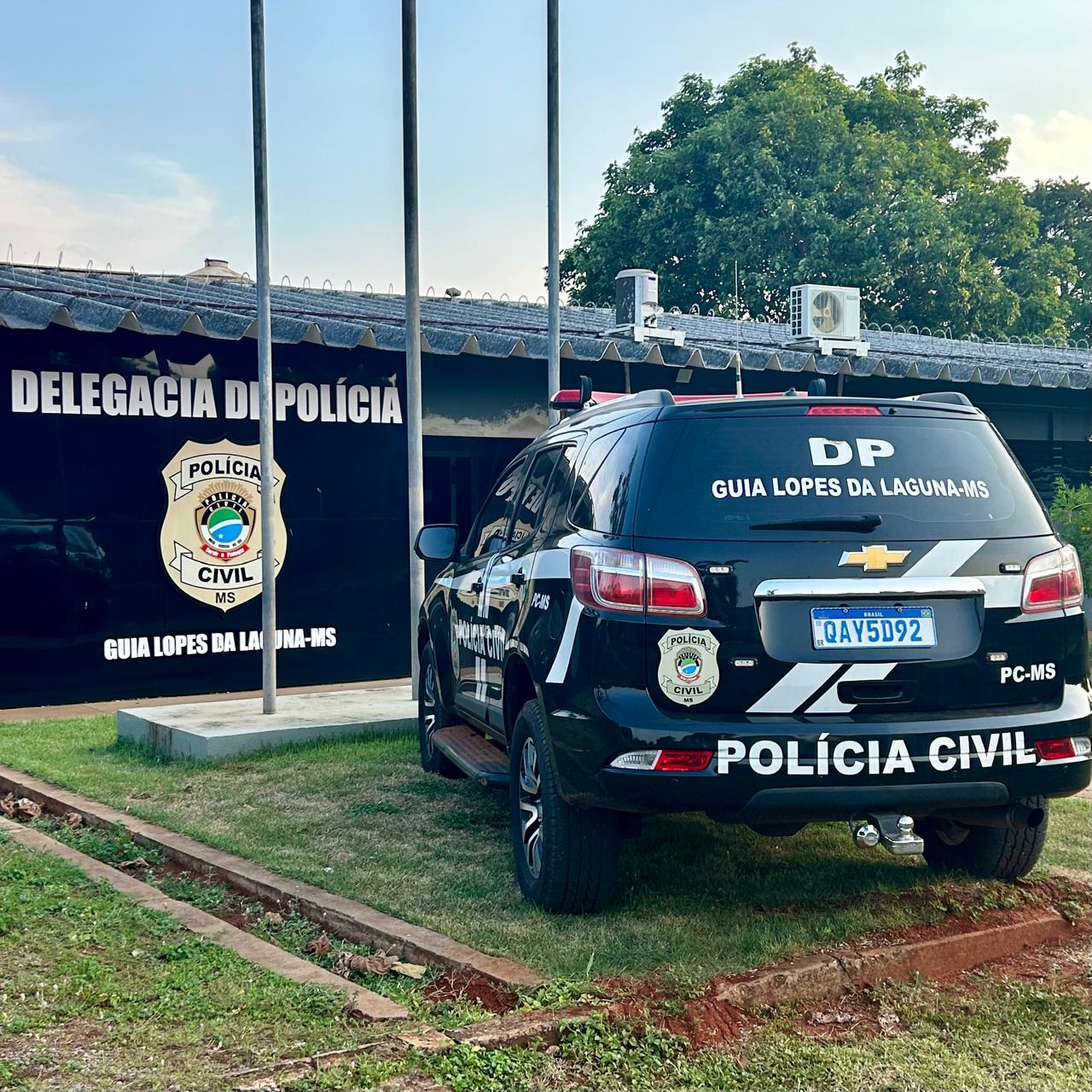 Polícia Civil apreende motocicleta de R$ 42 mil e prende dois homens por tráfico em Guia Lopes da Laguna
