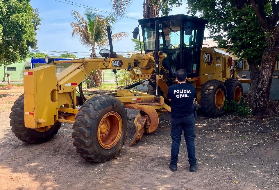 Civil de Ribas do Rio Pardo recupera motoniveladora furtada avaliada em mais de R$ 500 mil