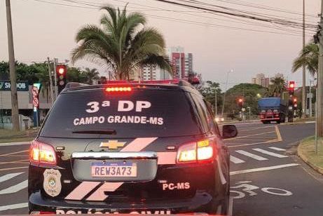 Polícia Civil prende dupla por extorsão relacionada a furto em Campo Grande