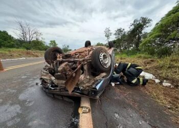 Motorista de 22 anos morre após carro capotar na MS-134, em Nova Andradina