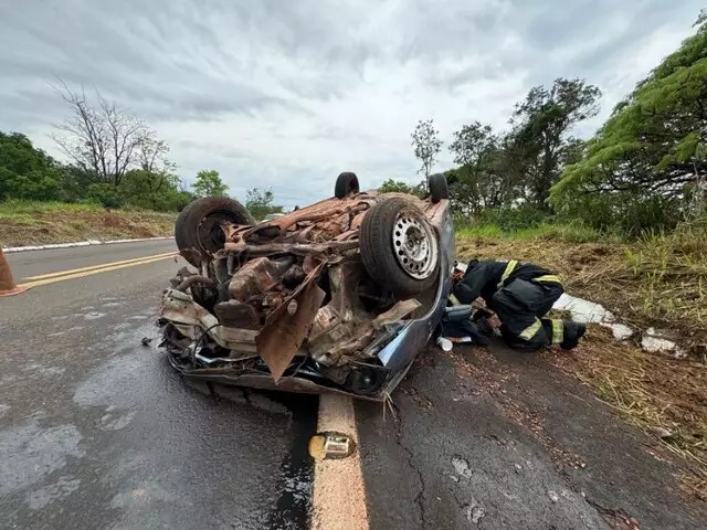 Motorista de 22 anos morre após carro capotar na MS-134, em Nova Andradina