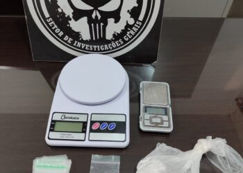 Mulher é presa com drogas, balança e anotações do tráfico em Três Lagoas