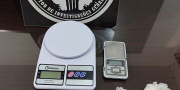 Mulher é presa com drogas, balança e anotações do tráfico em Três Lagoas