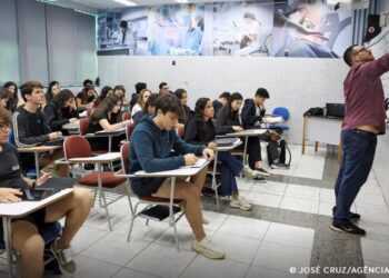 Candidatos se preparam para prova de redação do Enem no domingo