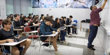 Candidatos se preparam para prova de redação do Enem no domingo