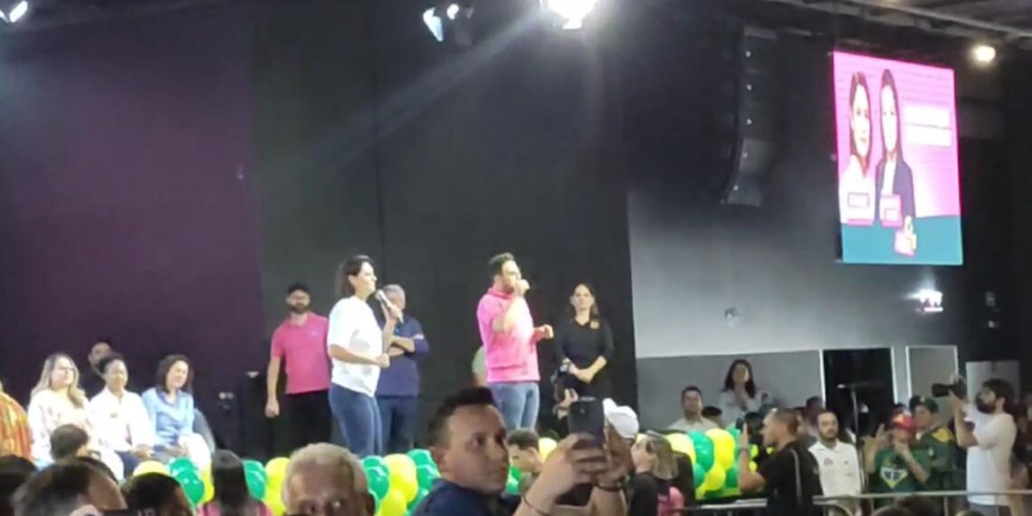 Vídeo: evento com Michele Bolsonaro tem “paz selada”, apoio a Adriane e “jogo de cintura” diante de protesto