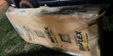 Furtar móveis nunca foi tão “confortável”: Mulher é flagrada em tentativa de roubo em Angélica