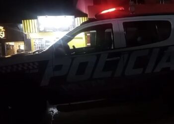 Jovem é alvo de tiros em Campo Grande e veículo suspeito aparece incendiado