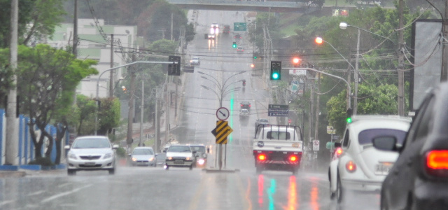 Manhã nublada e previsão de chuva marcam o tempo no Estado