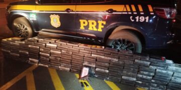 PRF apreende 220,8 kg de cocaína e arma de fogo em Dourados