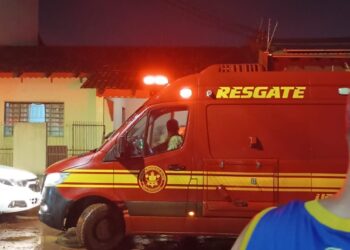 Muro desaba com a força da chuva e morador fica ferido no Otávio Pécora