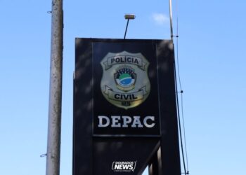 Motorista bêbado avança preferencial, causa acidente e acaba preso Motorista bêbado avança preferencial, causa acidente e acaba preso