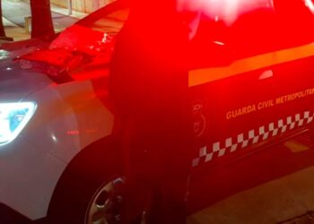Padrasto e enteado embriagados agridem funcionário do transporte público