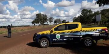 Adolescentes suspeitos de roubo de carro são baleados em confronto com a PMR em Chapadão do Sul
