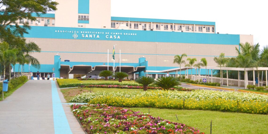 Jovem é espancado com golpe na cabeça por desconhecido e acaba no hospital