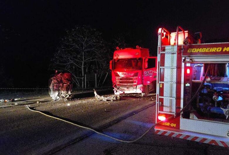 Motorista m*rre em colisão frontal com carreta na BR-262, em Miranda