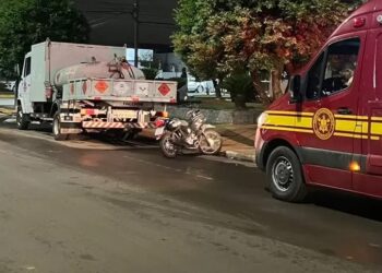 Motociclista embriagado colide com caminhão estacionado em Chapadão do Sul