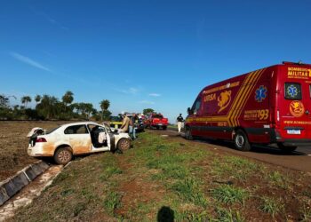 Colisão entre carro e carreta na BR-262 deixa uma pessoa ferida em Terenos
