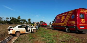 Colisão entre carro e carreta na BR-262 deixa uma pessoa ferida em Terenos