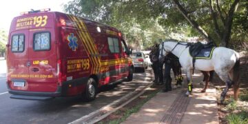 Acidente entre carro e moto no Parque dos Poderes deixa motociclista de 51 anos com ferimentos leves