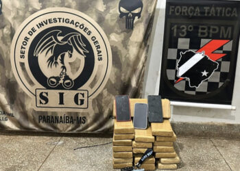 Trio é preso levando maconha “de boa” no banco traseiro de carro em Paranaíba 