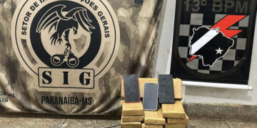 Trio é preso levando maconha “de boa” no banco traseiro de carro em Paranaíba 