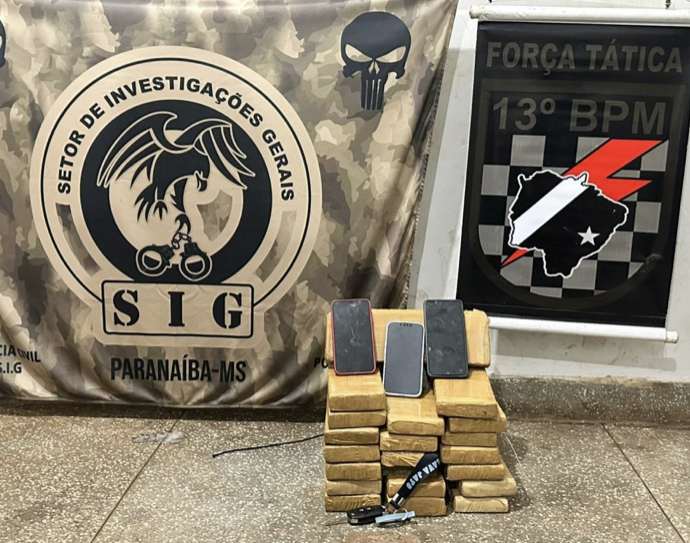 Trio é preso levando maconha “de boa” no banco traseiro de carro em Paranaíba 